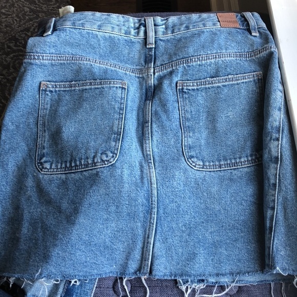 Zara mini Jean skirt light wash with buttons down front in s - Picture 5 of 5